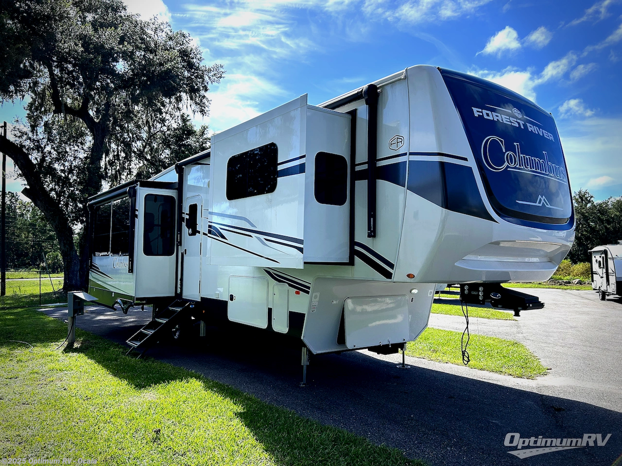 New 2025 Palomino Columbus 380RL available in Ocala, Florida