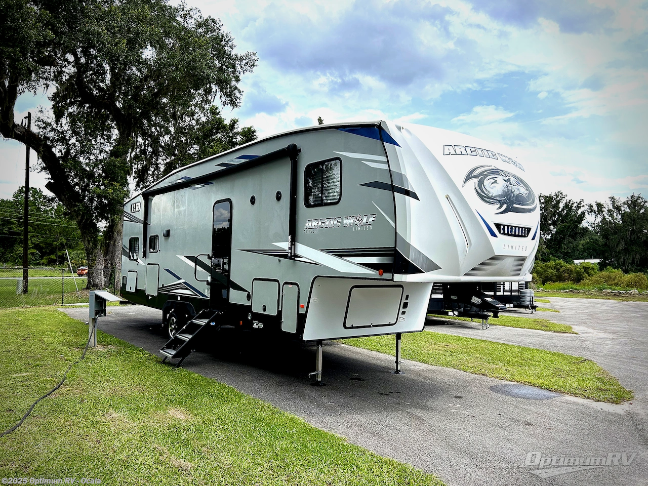 Used 2021 Forest River Cherokee Arctic Wolf 287BH available in Ocala, Florida