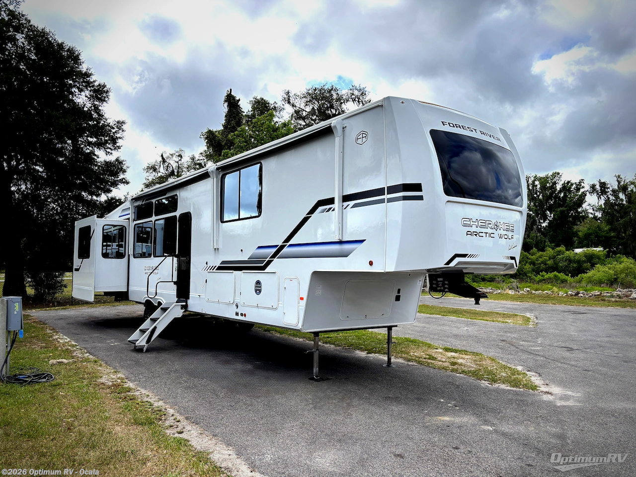 New 2026 Forest River Cherokee Arctic Wolf 38LEAH.G available in Ocala, Florida