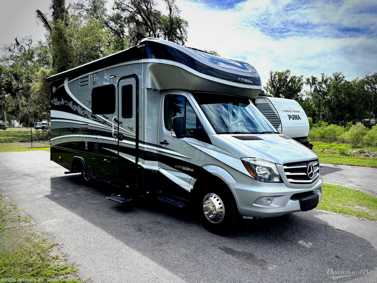 Used 2019 Dynamax Corp  isata 3 24FW available in Ocala, Florida