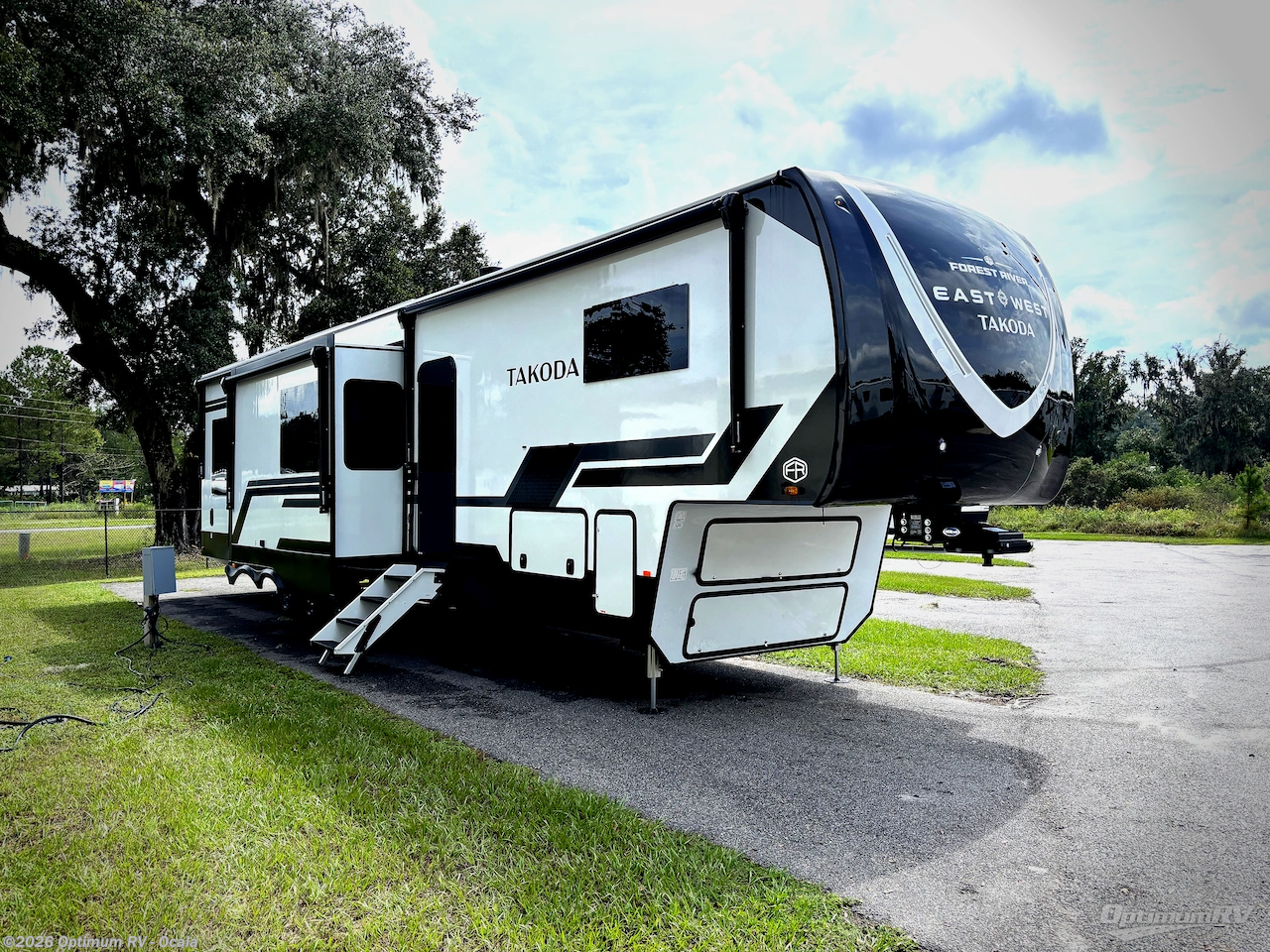 New 2027 East to West Takoda 399TH available in Ocala, Florida