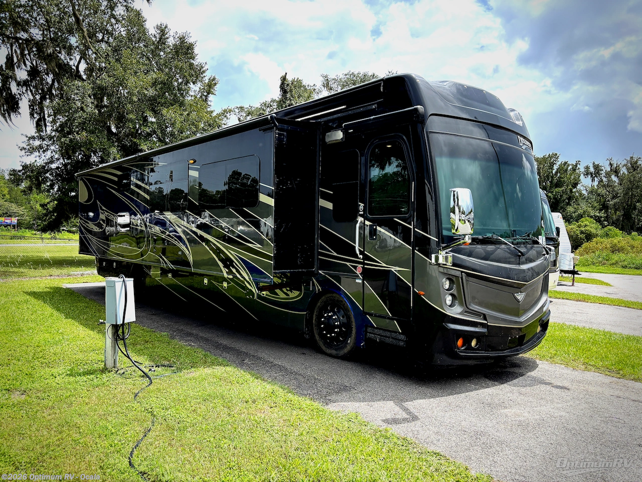 Used 2019  Fleetwood Discovery LXE 40G by Fleetwood from Optimum RV - Ocala in Ocala, FL