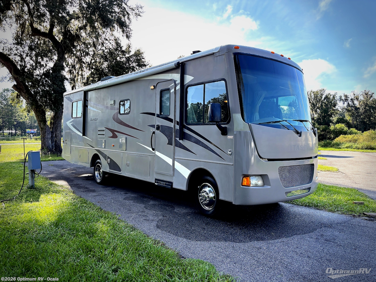 Used 2014 Itasca Sunstar 31KE available in Ocala, Florida