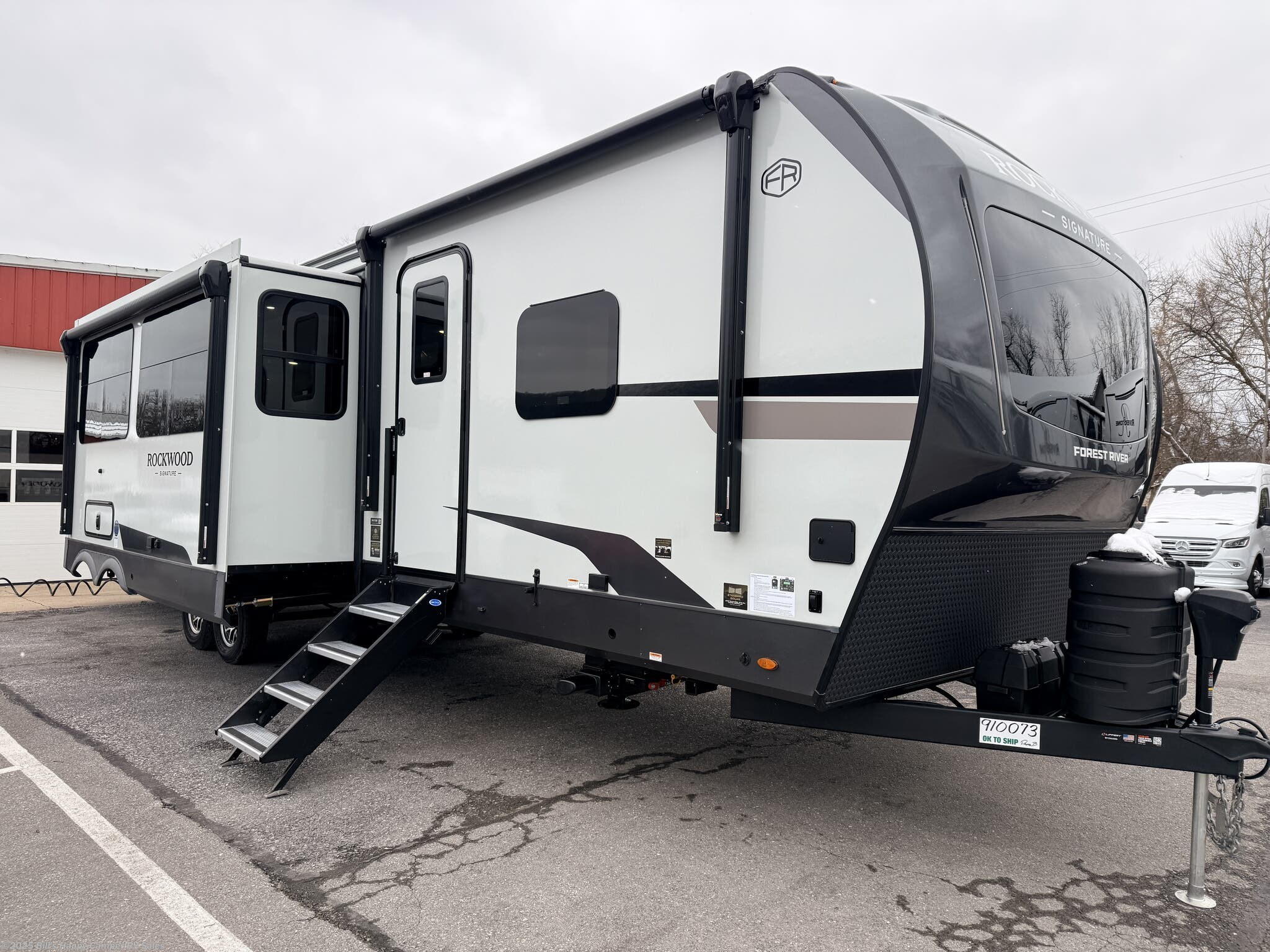 New 2026 Forest River Rockwood Signature 8421DB available in Mill Hall, Pennsylvania