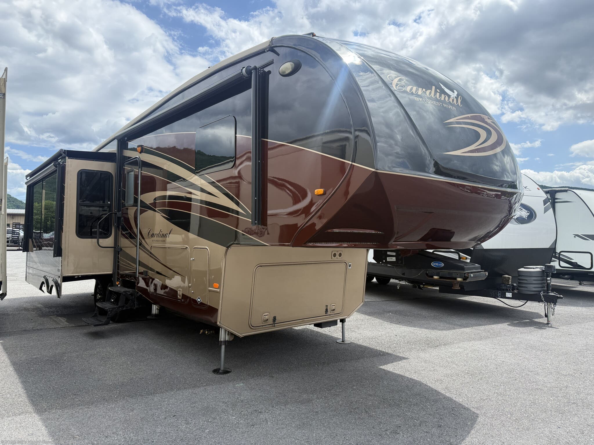 Used 2017 Forest River Cardinal 3250RL available in Mill Hall, Pennsylvania
