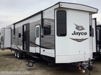 Used 2019 Jayco Jay Flight Bungalow 40BHQS available in Paynesville, Minnesota