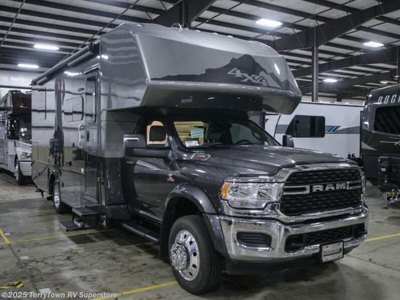 New 2024 Dynamax Corp  isata 5 28SS available in Grand Rapids, Michigan