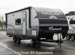 New 2025 Coachmen Catalina Summit Series 8 221MKE available in Grand Rapids, Michigan