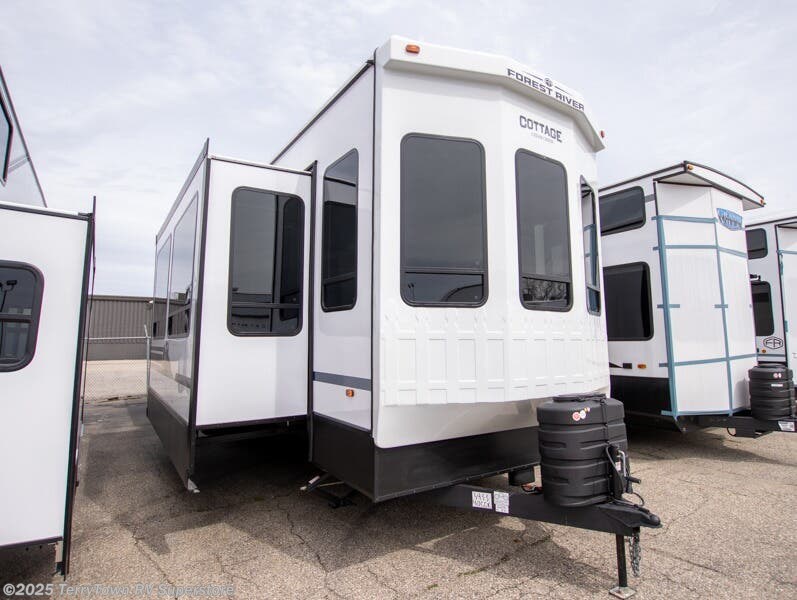 New 2025 Forest River Cedar Creek Cottage 40CCK available in Grand Rapids, Michigan