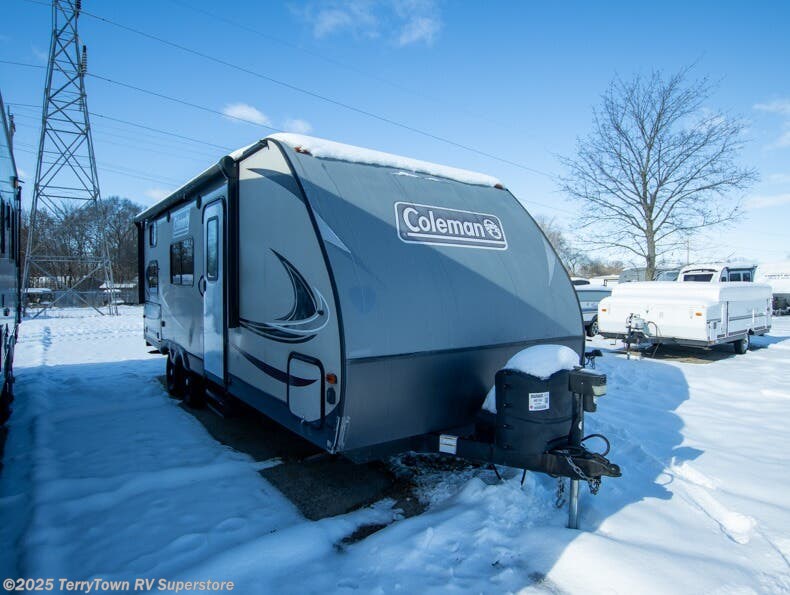 Used 2019 Coleman  Light LX 2125BH available in Grand Rapids, Michigan