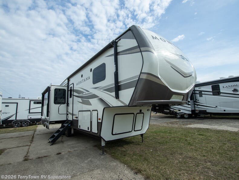 Used 2020 Keystone Montana 3121RL available in Grand Rapids, Michigan
