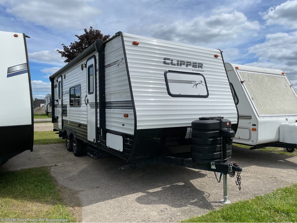 Used 2018 Coachmen Clipper Tandem Axle 21FQ available in Grand Rapids, Michigan