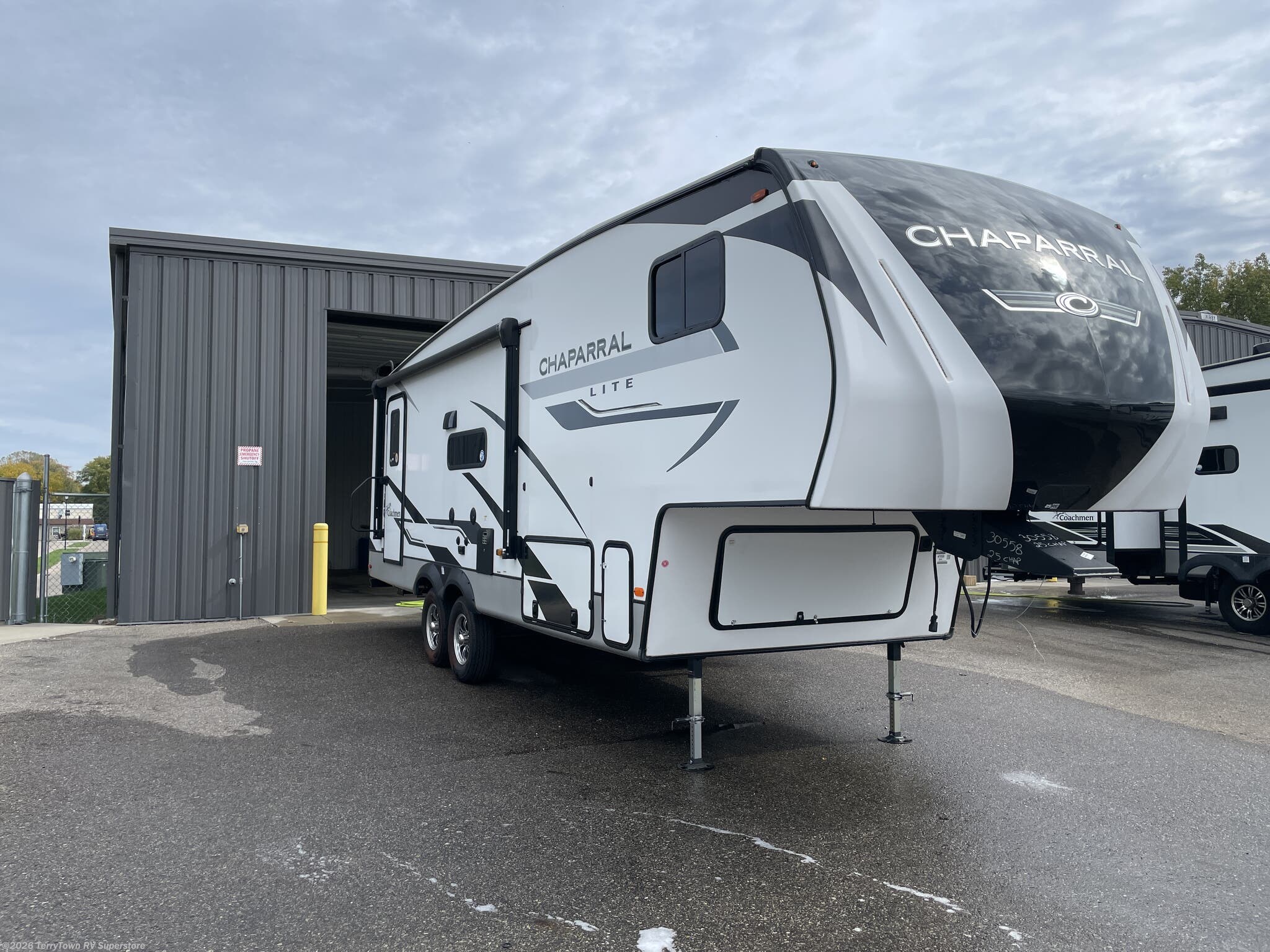 New 2023 Coachmen Chaparral Lite 25RE available in Grand Rapids, Michigan