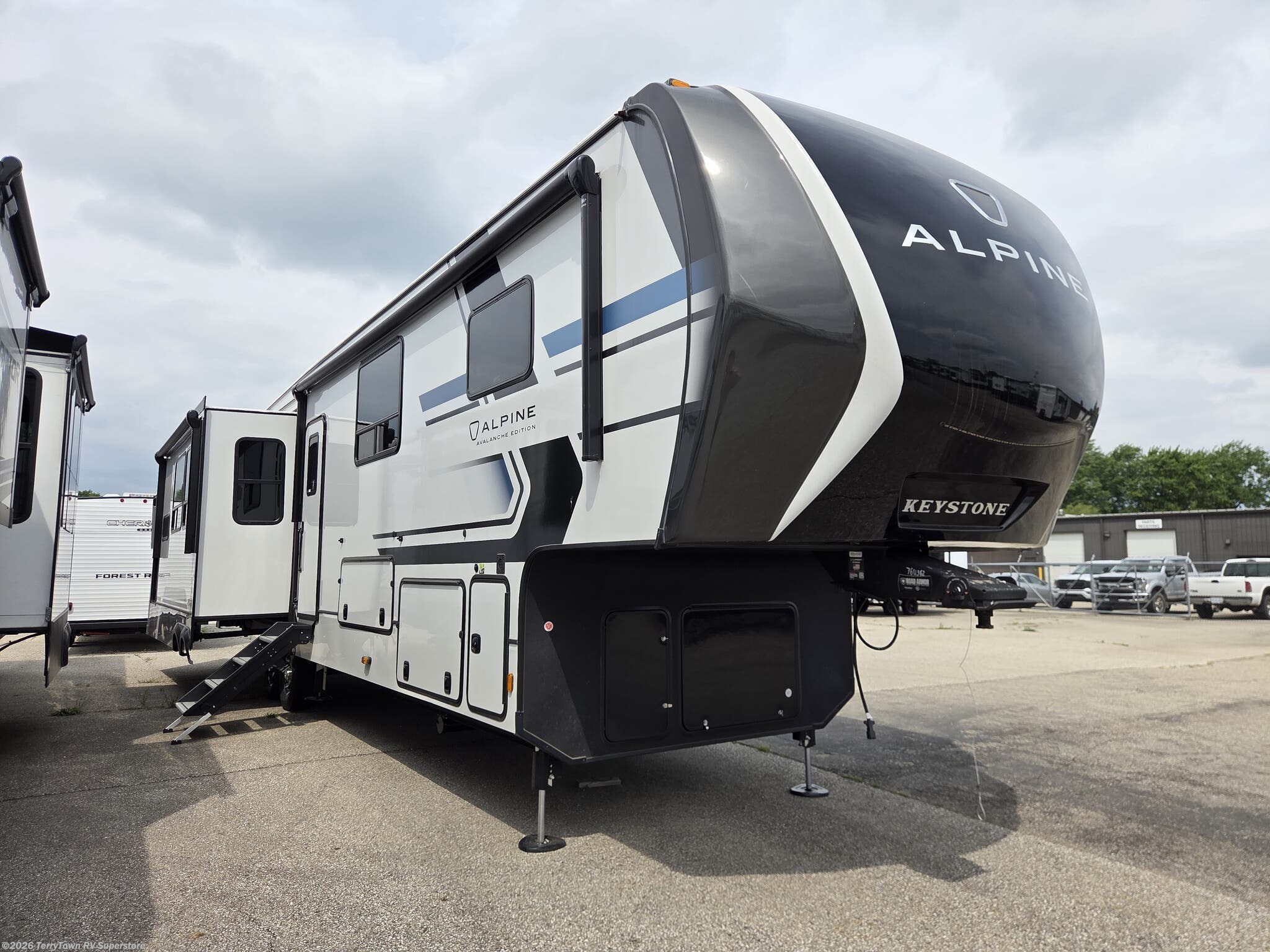 New 2026 Keystone Alpine Avalanche Edition 379MB available in Grand Rapids, Michigan