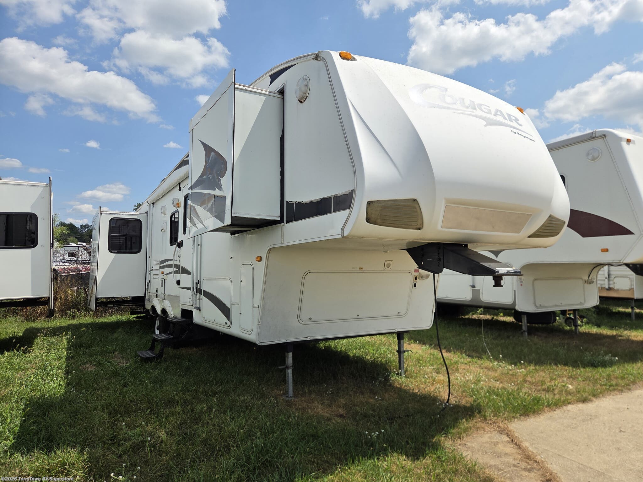 Used 2009 Keystone Cougar 316QBS available in Grand Rapids, Michigan