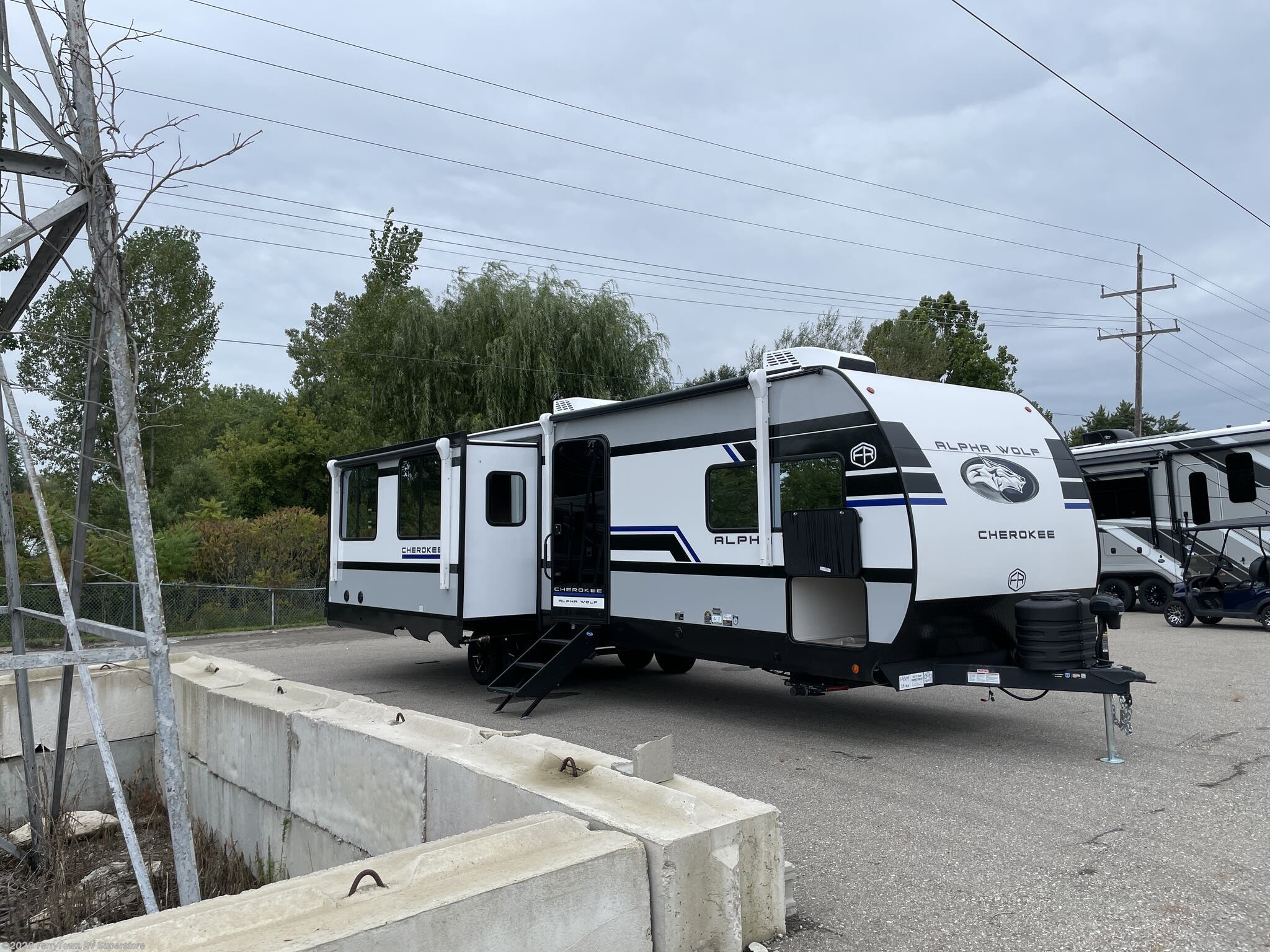 New 2027  Forest River Cherokee Alpha Wolf 28RLX by Forest River from TerryTown RV Superstore in Grand Rapids, MI