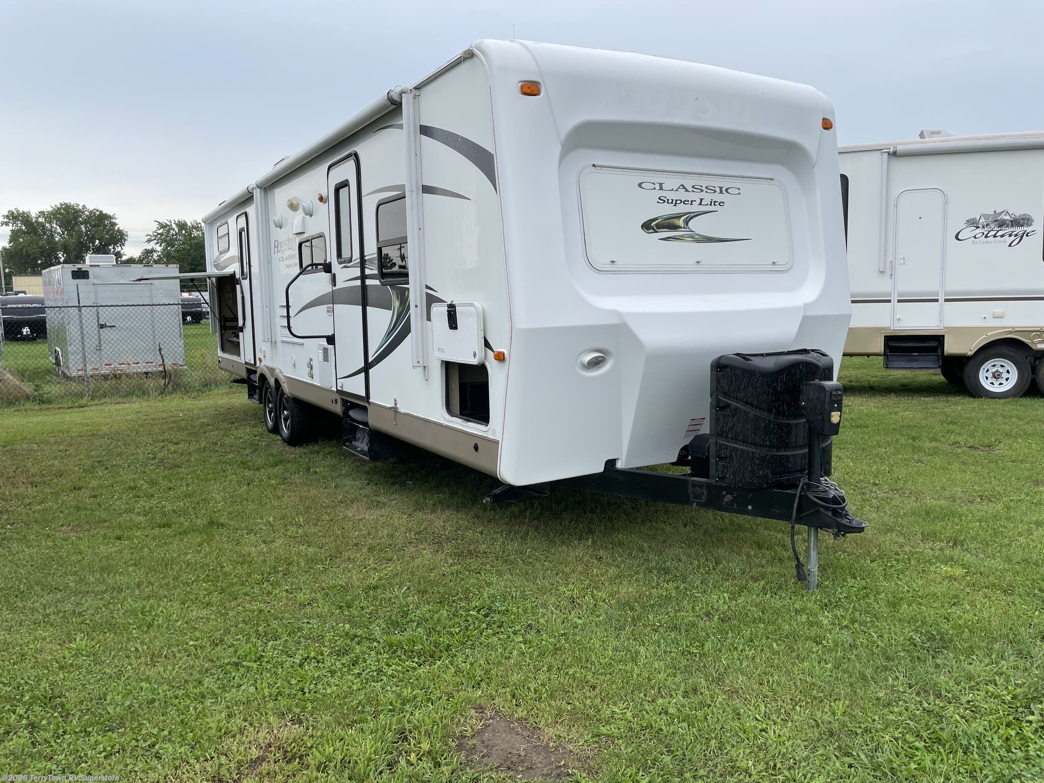 Used 2016  Forest River Flagstaff Classic Super Lite 831BHDS by Forest River from TerryTown RV Superstore in Grand Rapids, MI