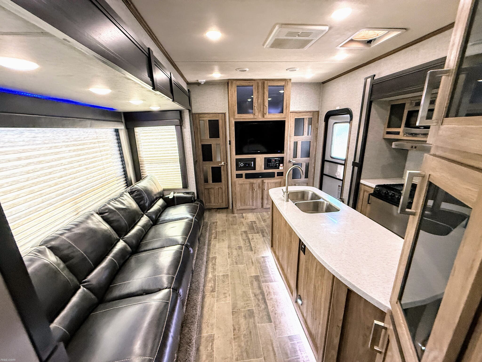 Used 2018 Dutchmen Endurance 3706 2 A/C units available in Mesa, Arizona