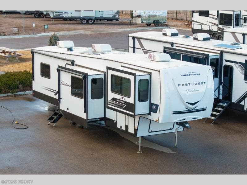 New 2026 East to West Tandara 390FL available in Greeley, Colorado