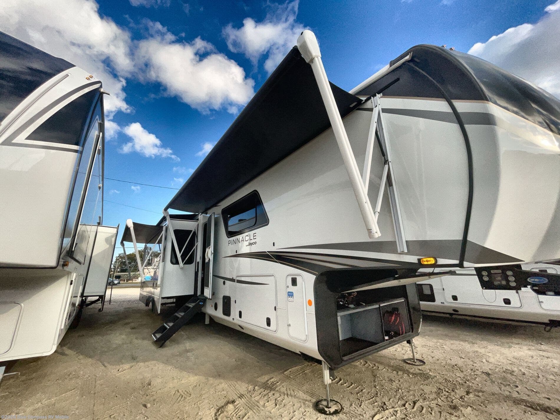 New 2025 Jayco Pinnacle 38FBRK available in Theodore, Alabama