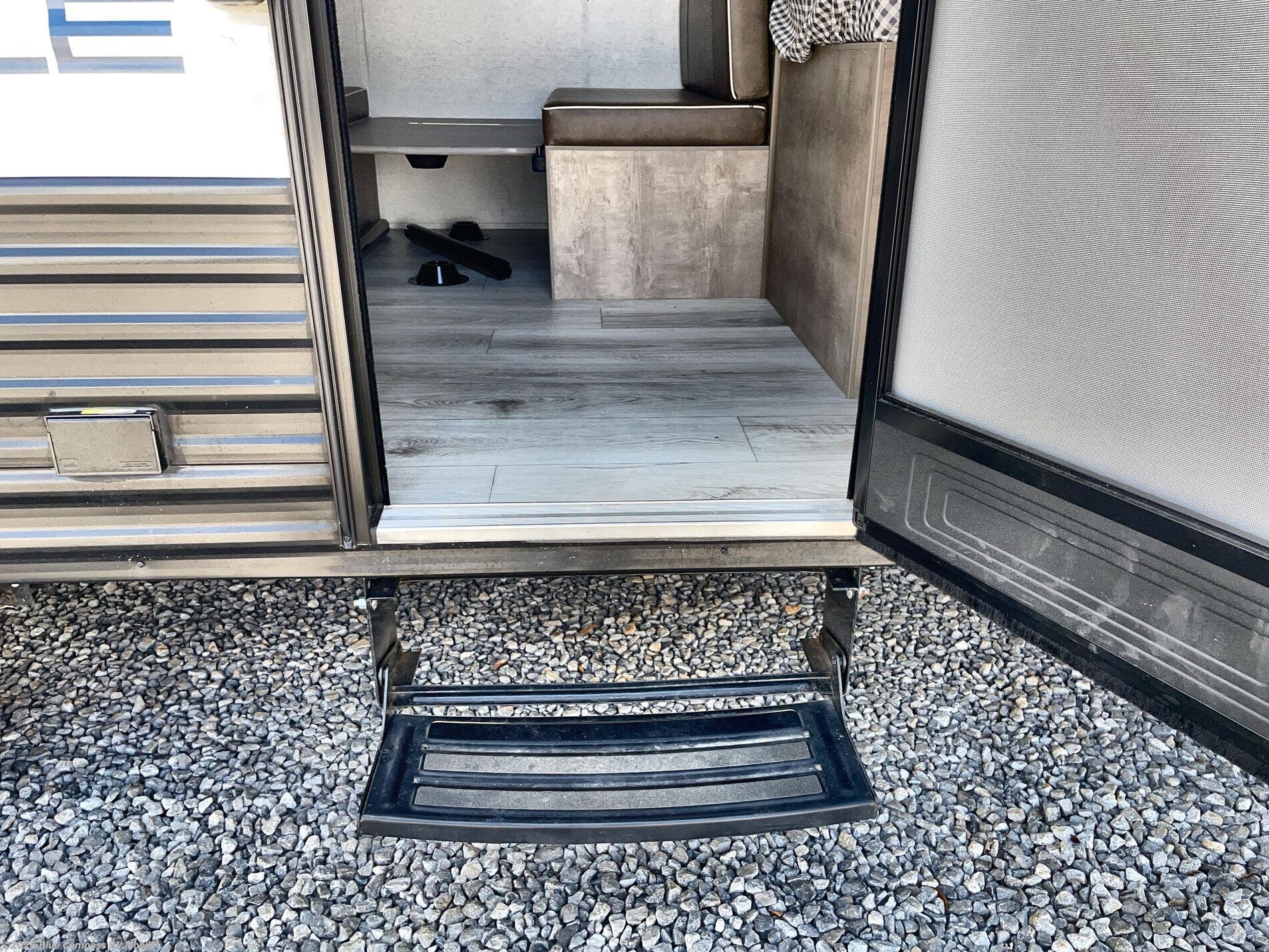 Used 2025  Keystone Springdale Classic Mini 1800BH by Keystone from Blue Compass RV Mobile in Theodore, AL