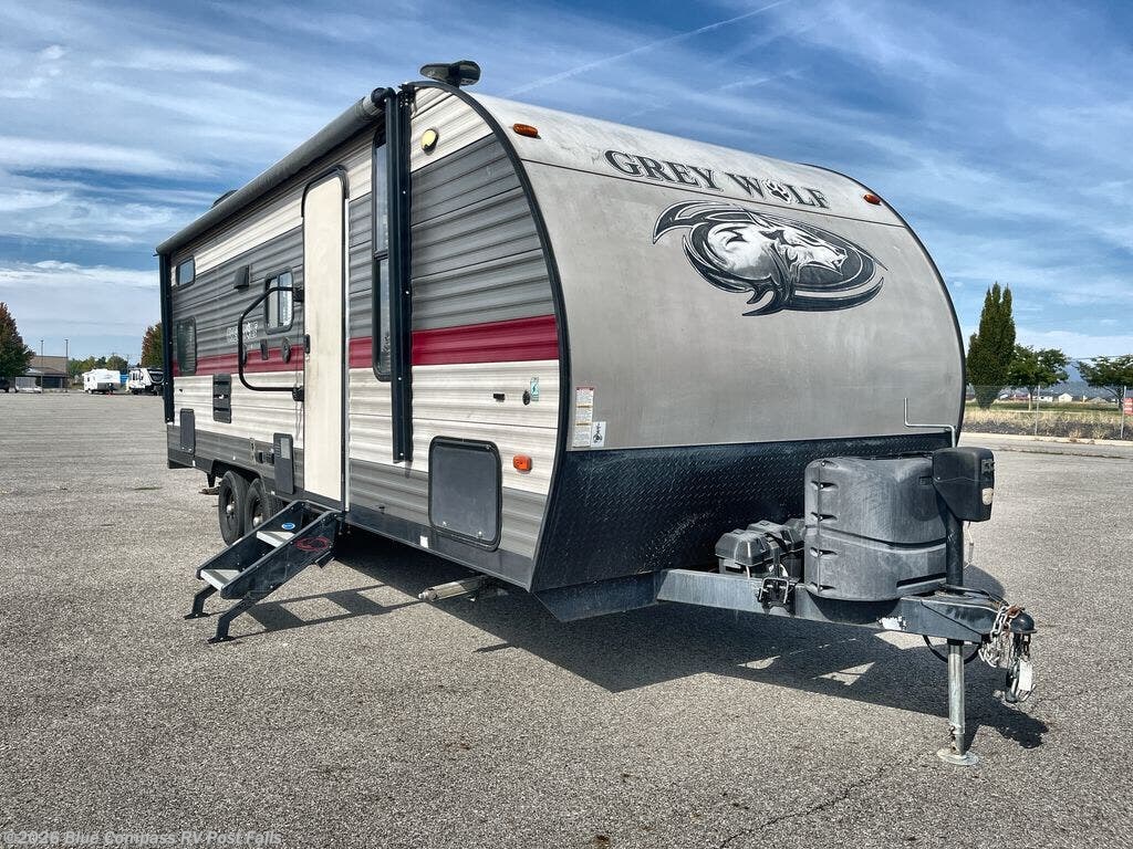 Used 2018  Forest River Cherokee Grey Wolf 22BH by Forest River from Blue Compass RV Post Falls in Post Falls, ID