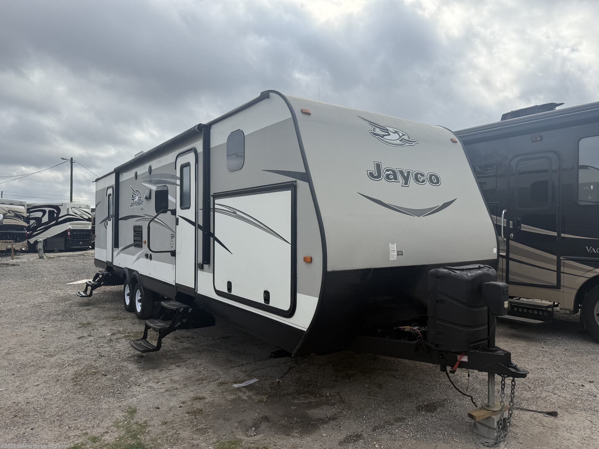 Used 2017 Jayco Jay Flight 31QBDS available in Apopka, Florida