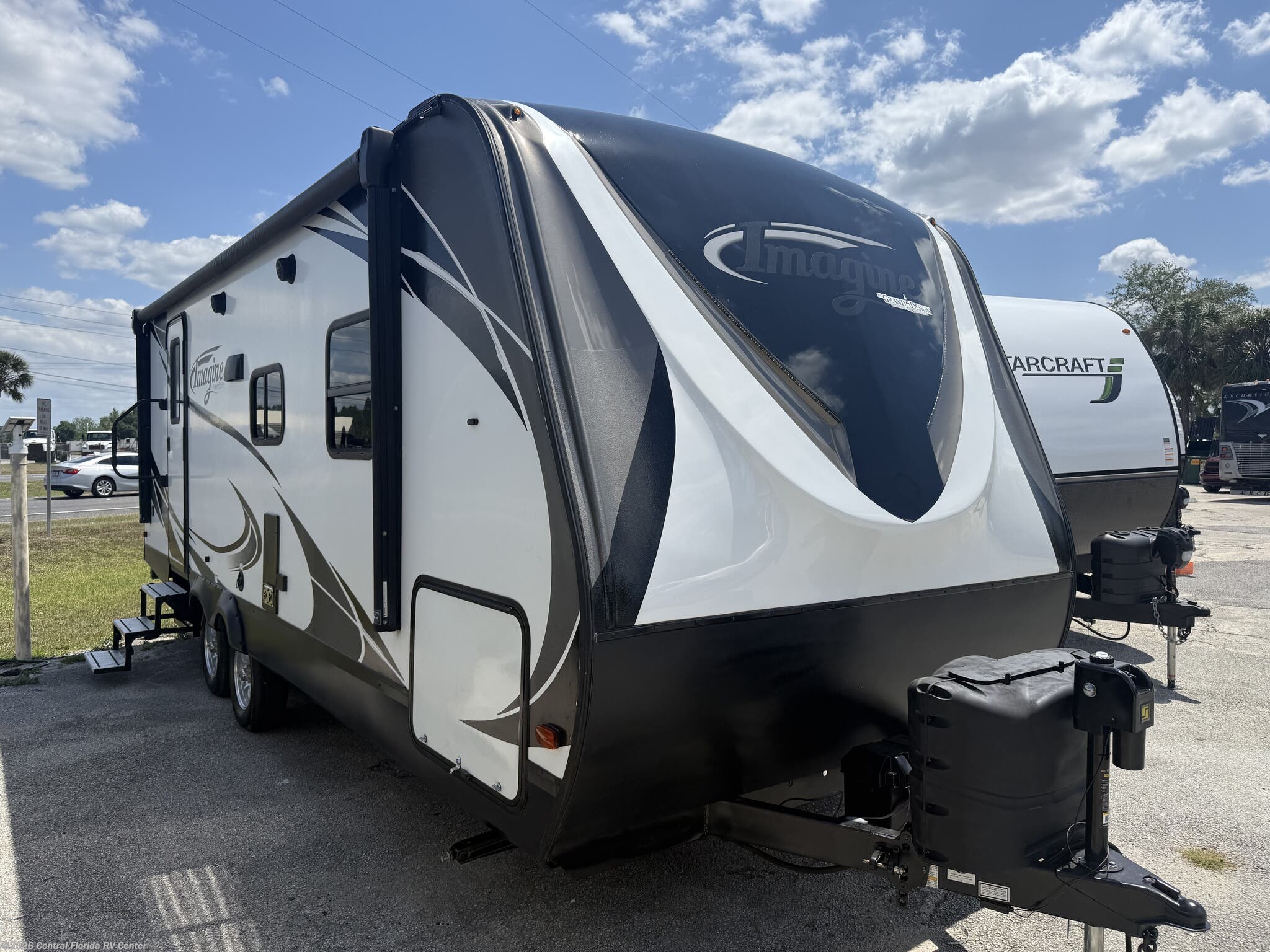 Used 2017  Grand Design Imagine 2150RB by Grand Design from Central Florida RV Center in Apopka, FL