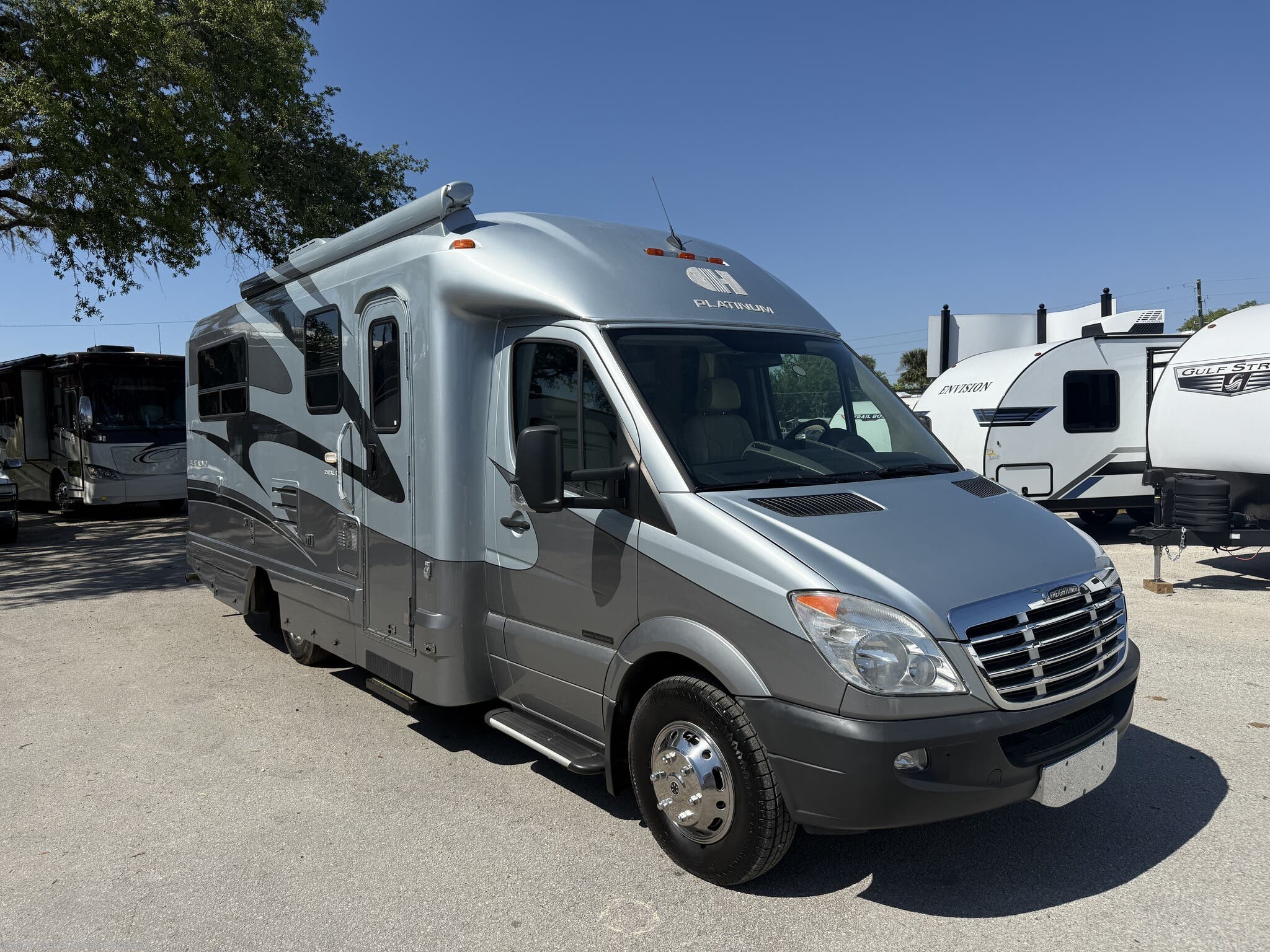 Used 2010  Coach House Platinum II 241XL by Coach House from Central Florida RV Center in Apopka, FL