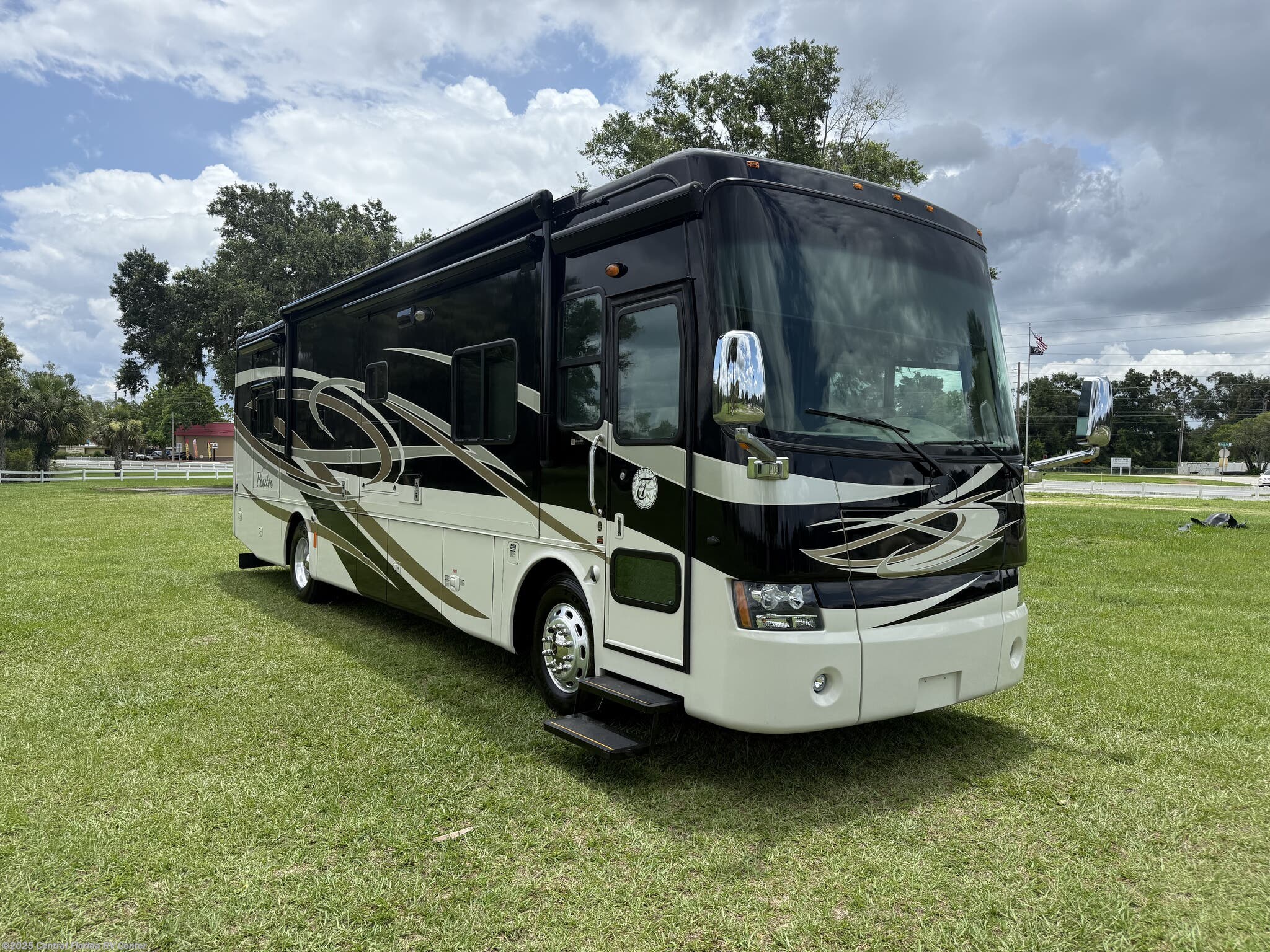 Used 2010  Tiffin Phaeton 36 QSH by Tiffin from Central Florida RV Center in Apopka, FL