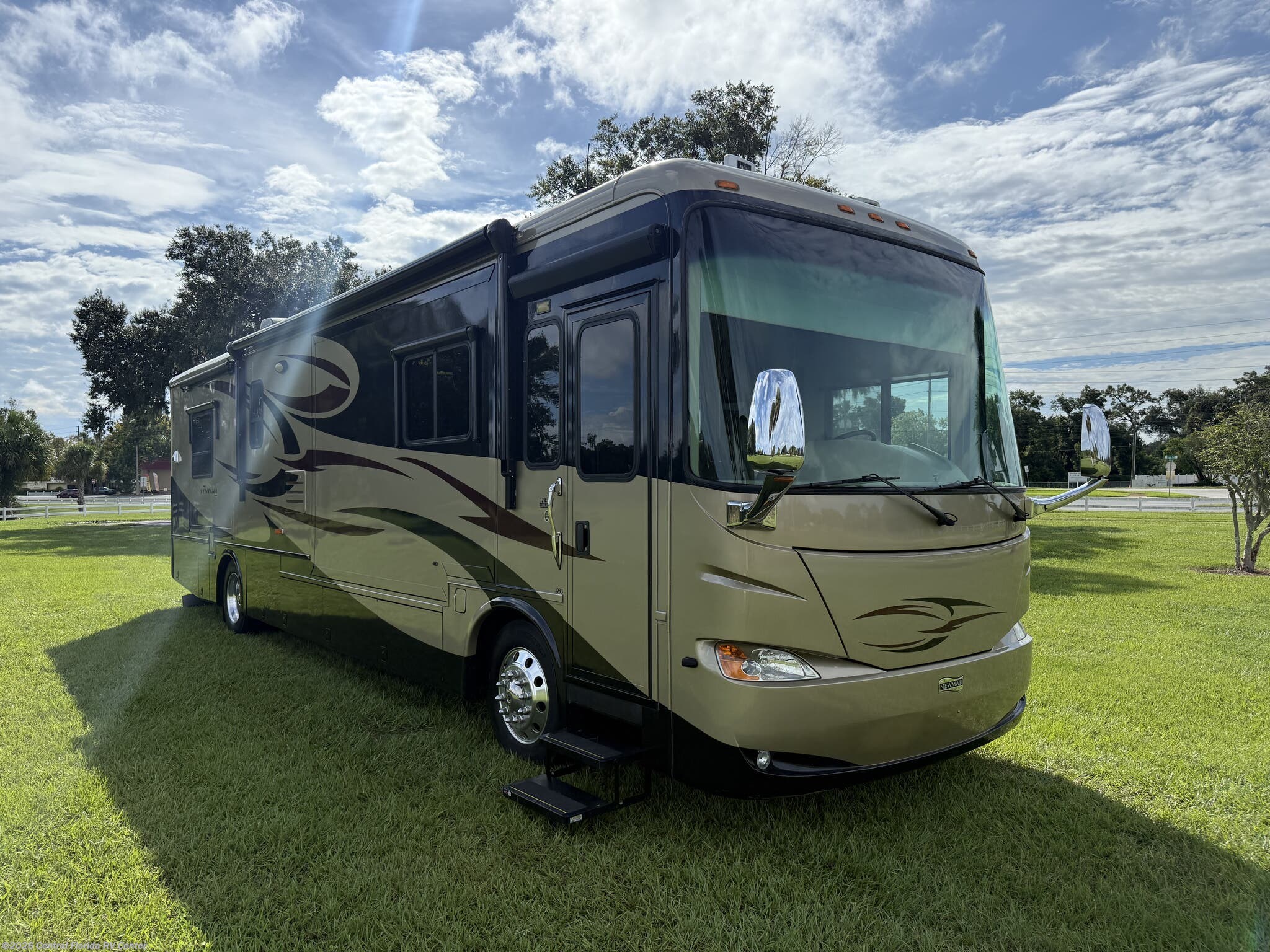 Used 2009  Newmar Ventana 3933 by Newmar from Central Florida RV Center in Apopka, FL