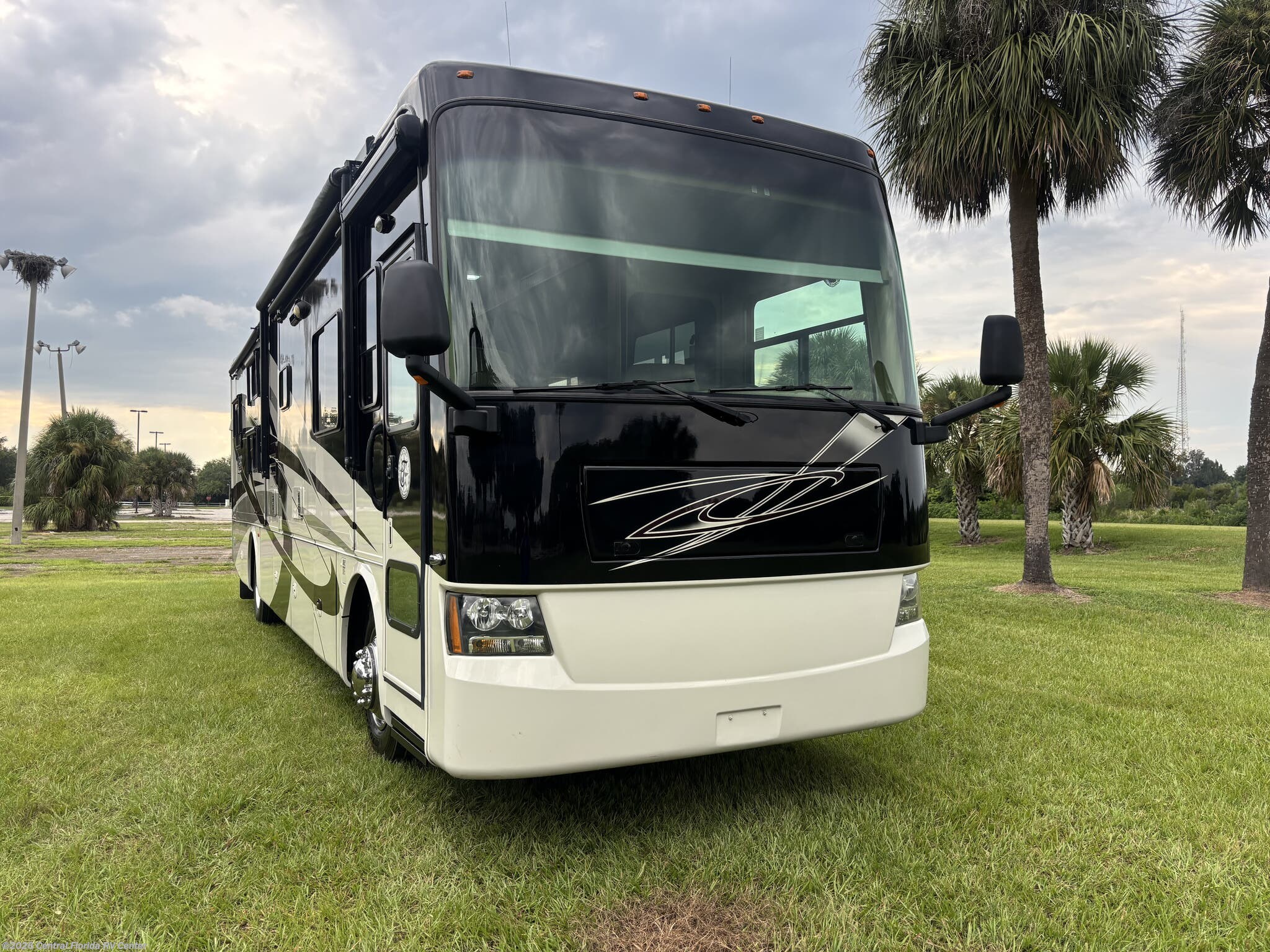 Used 2011  Tiffin Allegro Red 38 QBA by Tiffin from Central Florida RV Center in Apopka, FL
