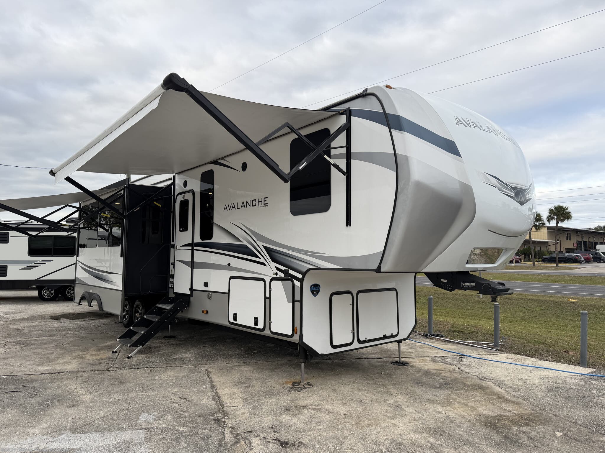 Used 2022 Keystone Avalanche 390DS available in Apopka, Florida