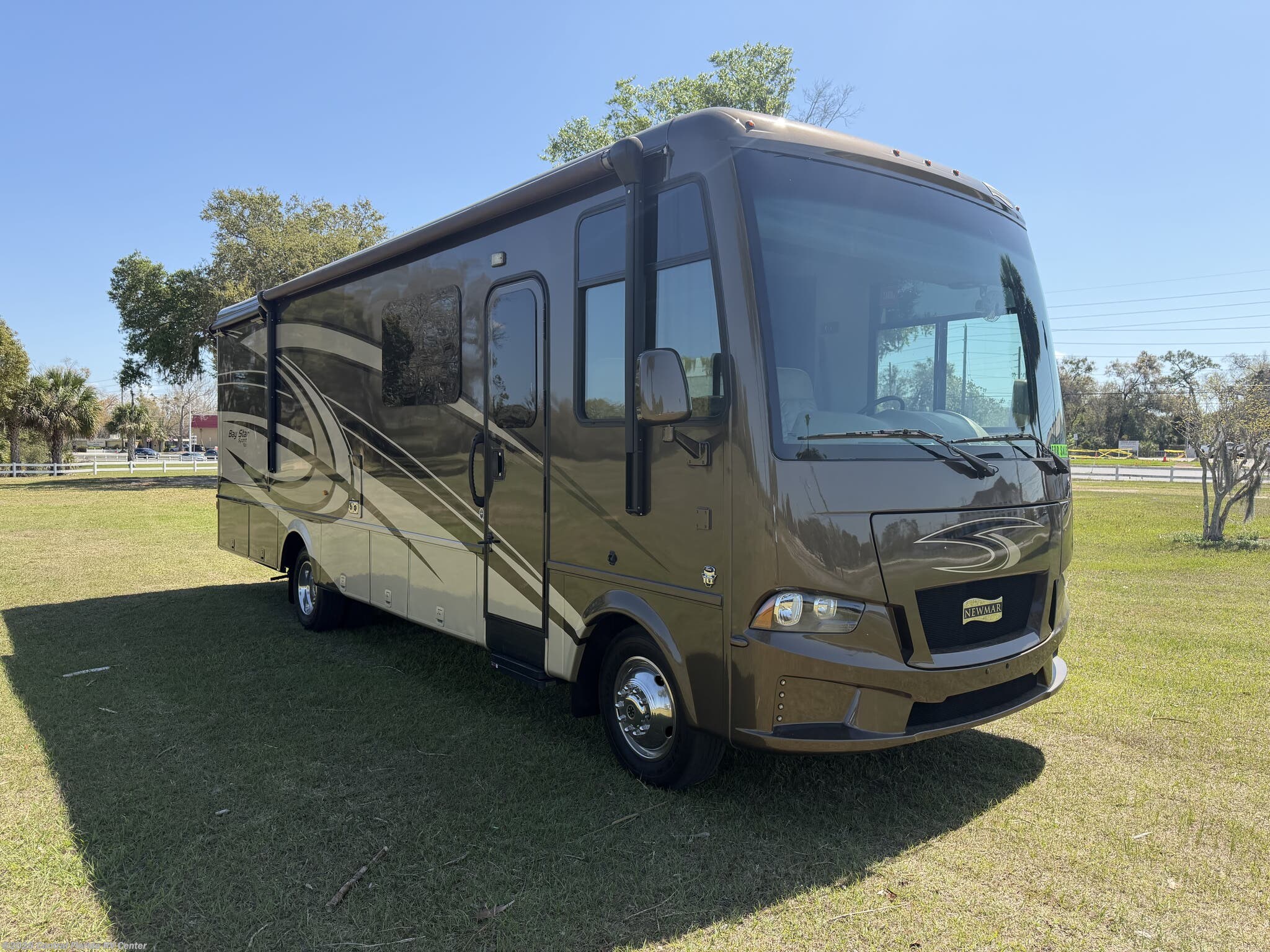 Used 2020 Newmar Bay Star 3014 available in Apopka, Florida