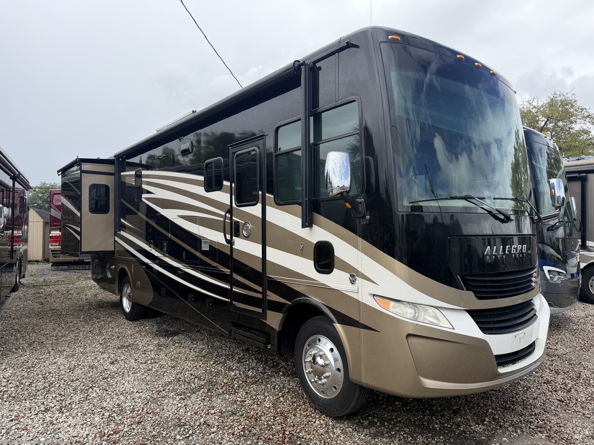 Used 2017 Tiffin Allegro 31SA available in Apopka, Florida