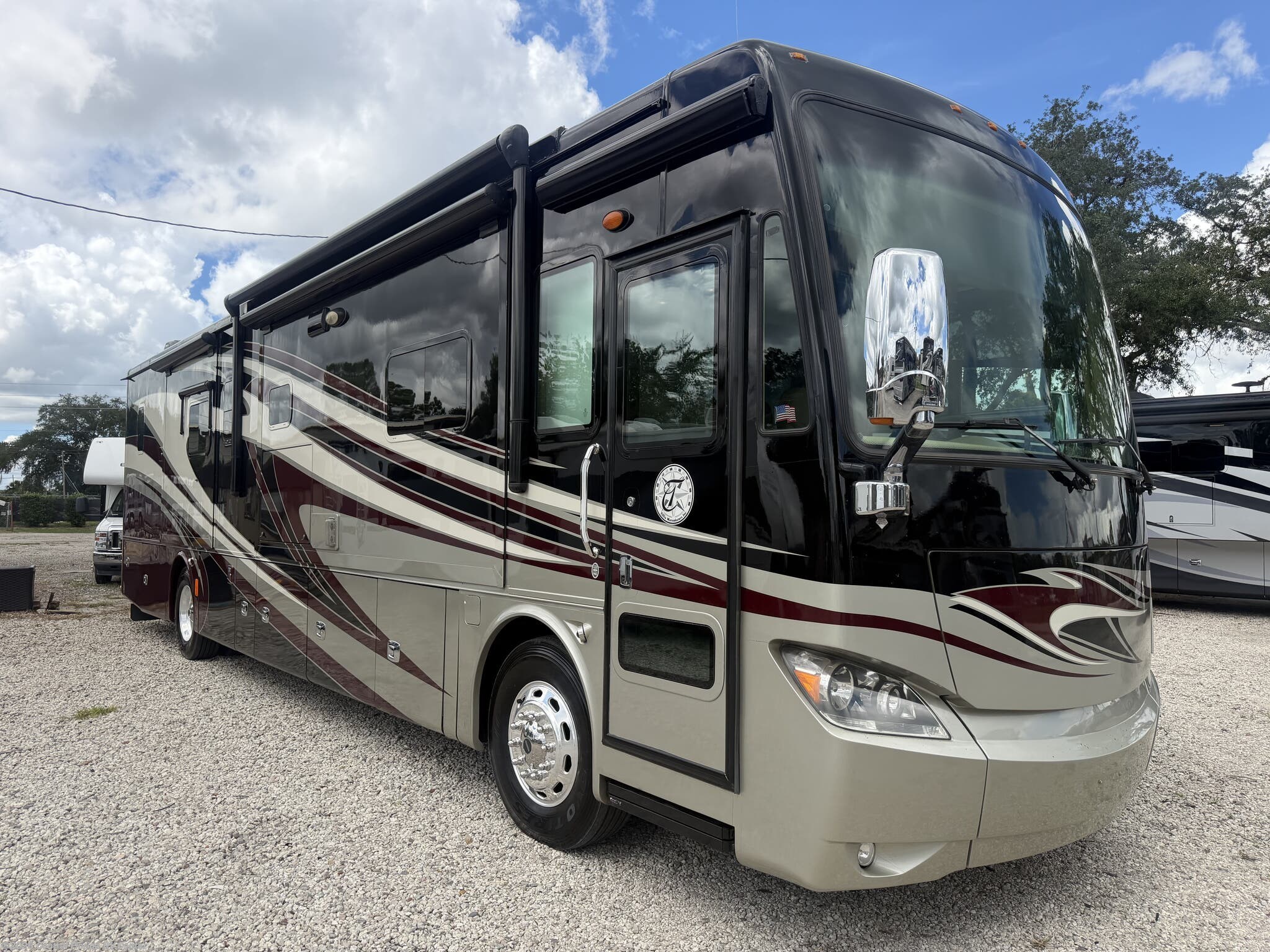 Used 2014 Tiffin Phaeton 40QBH available in Apopka, Florida