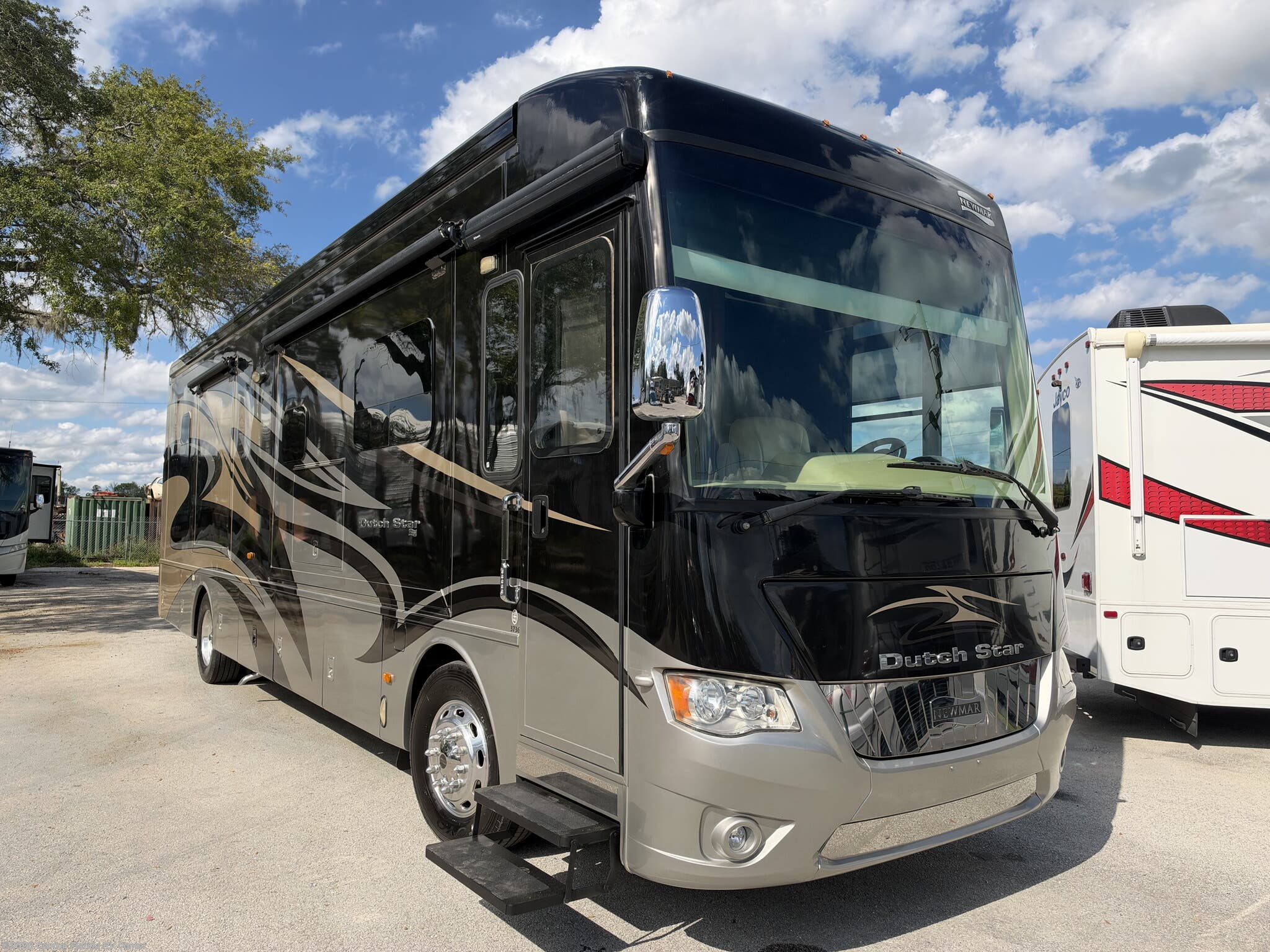 Used 2015  Newmar Dutch Star 3736 by Newmar from Central Florida RV Center in Apopka, FL