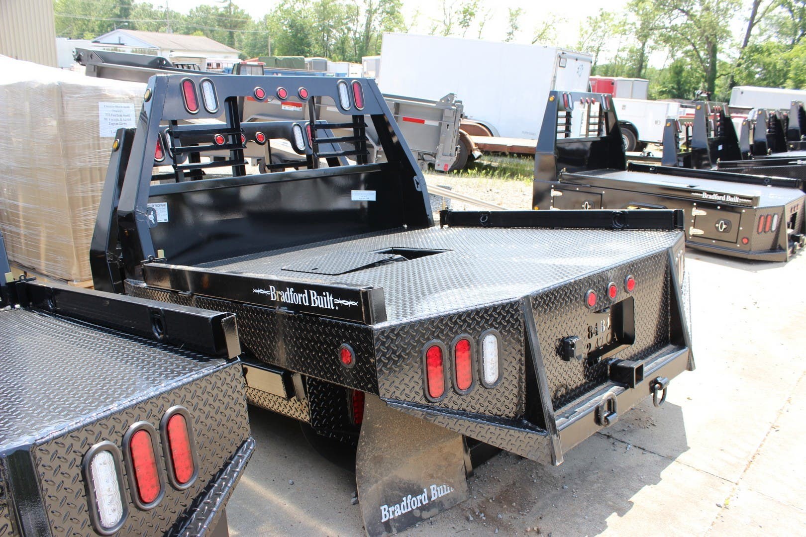 Flatbed 2019 Bradford Built BBWORKBED848442 TrailersUSA