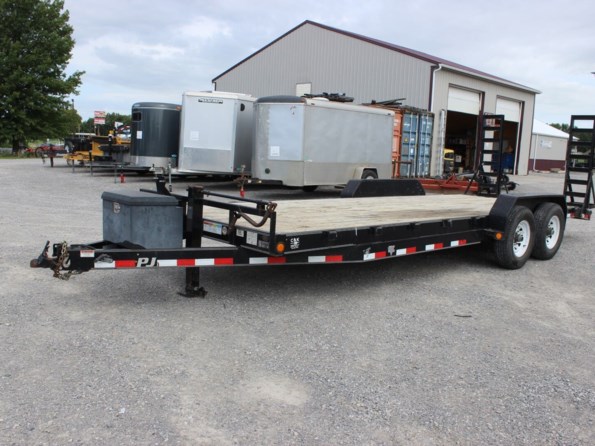 2016 PJ Trailers CC222 available in Mount Vernon, IL