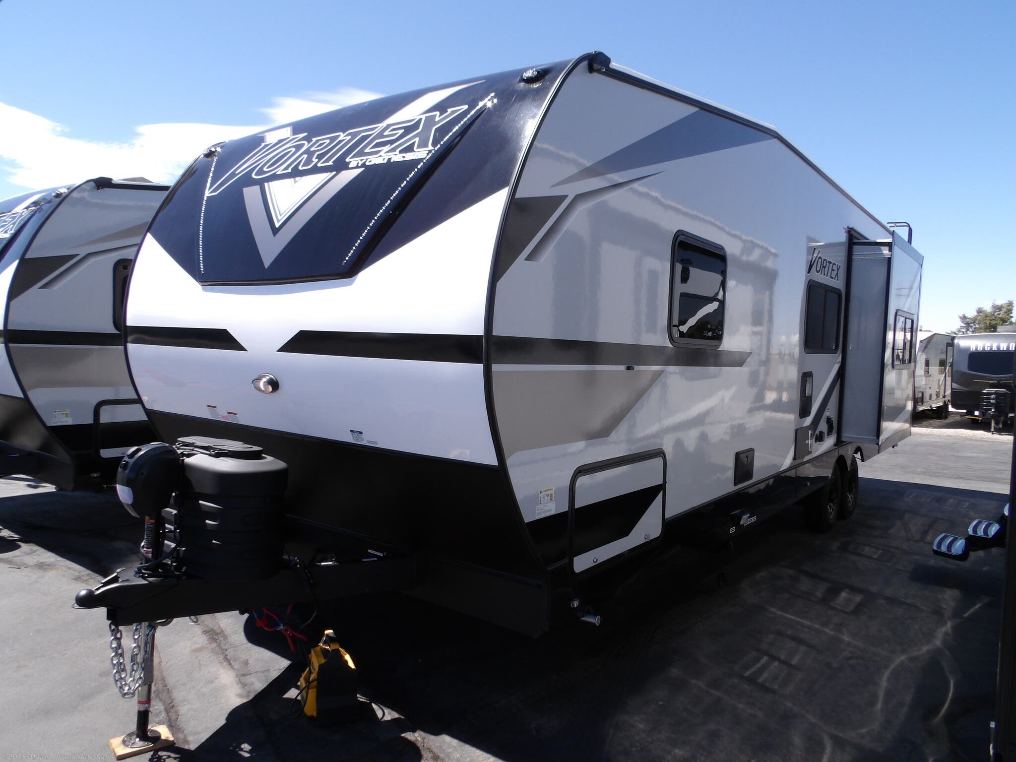 New 2027 Genesis Supreme Vortex 2715FSXL, 1 SLIDE, 400 WATT SOLAR, ARCTIC PACKAGE, available in Hesperia, California