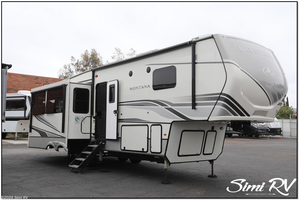 Used 2022 Keystone Montana 3121RL available in Simi Valley, California