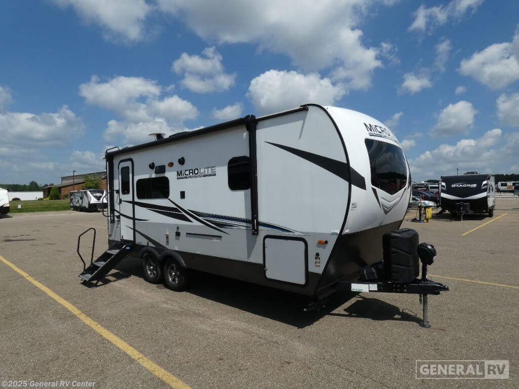 Used 2022 Forest River Flagstaff MICROLITE 22FBS-1S available in North Canton, Ohio
