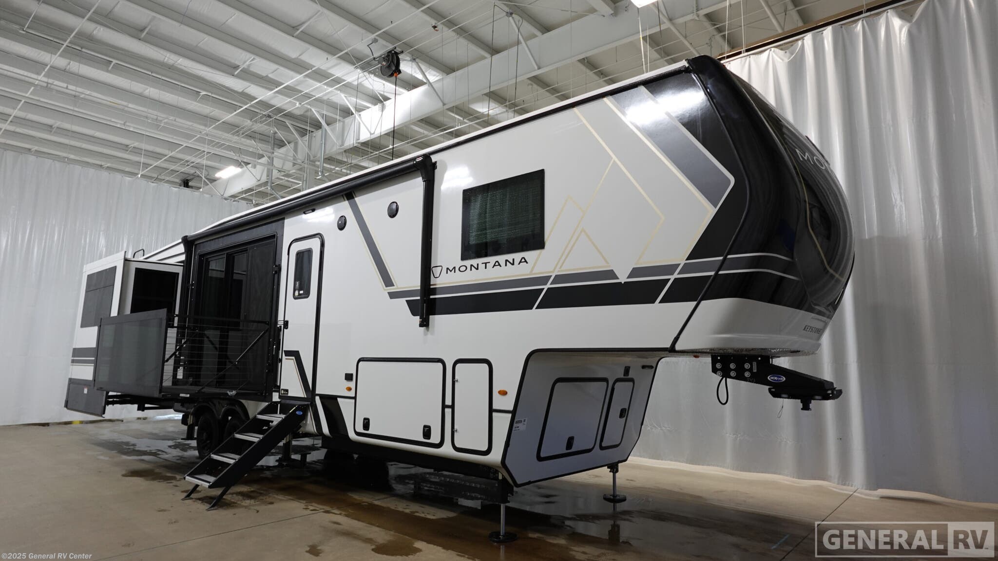 New 2026 Keystone Montana 3532SP available in North Canton, Ohio