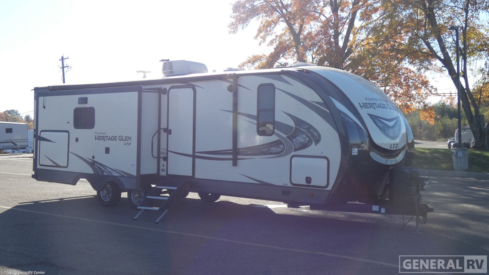 Used 2020 Forest River Wildwood Heritage Glen 273RL available in North Canton, Ohio