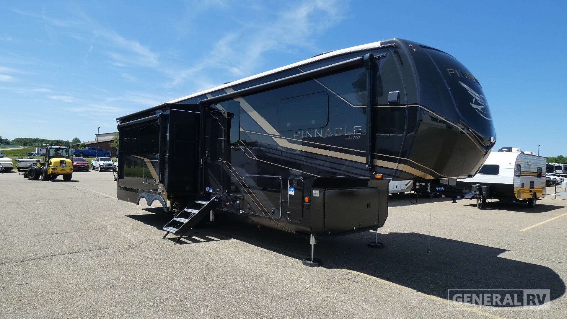 Used 2025 Jayco Pinnacle 32RLTS available in North Canton, Ohio