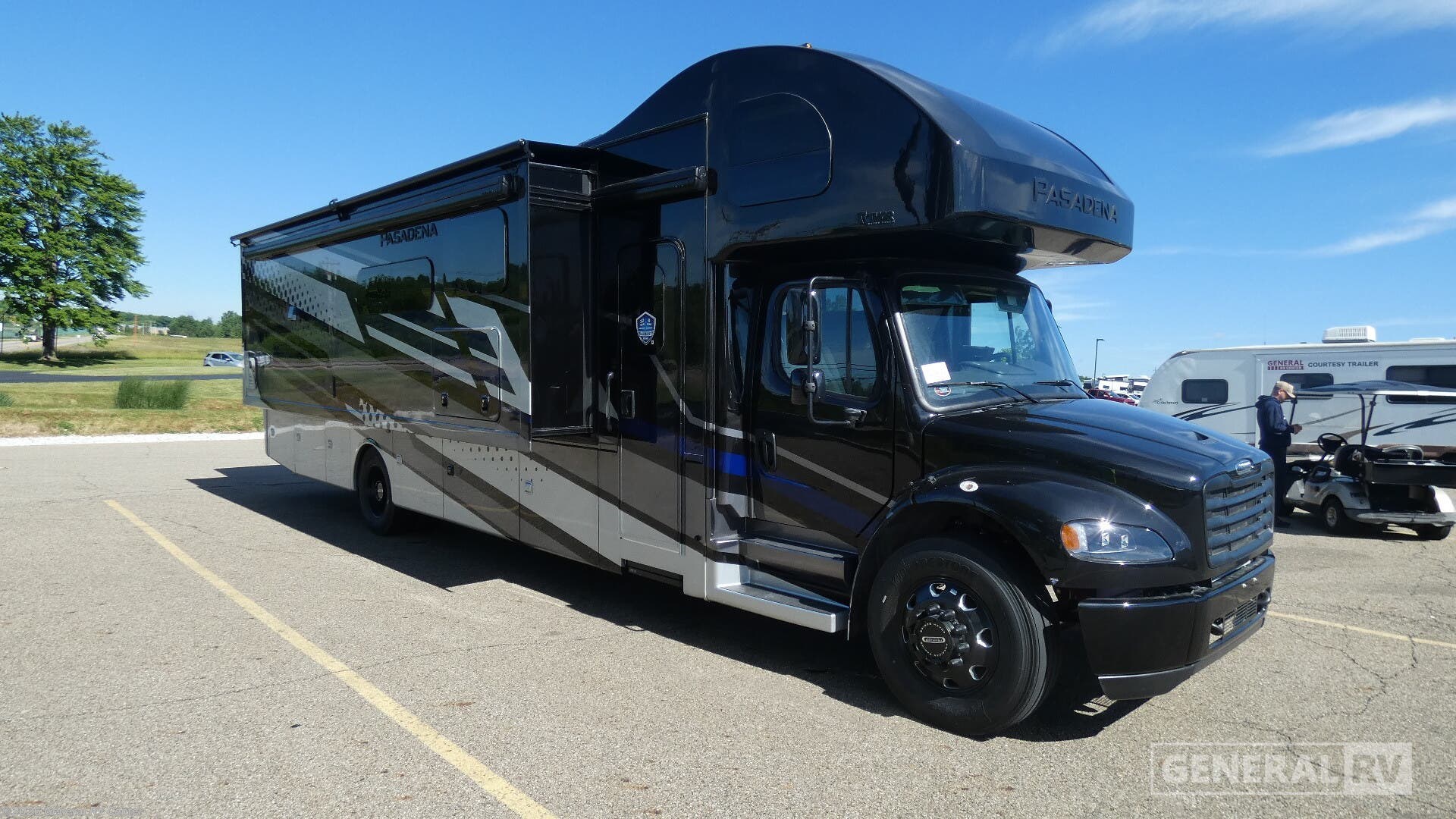 New 2027 Thor Motor Coach Pasadena 38DX available in North Canton, Ohio