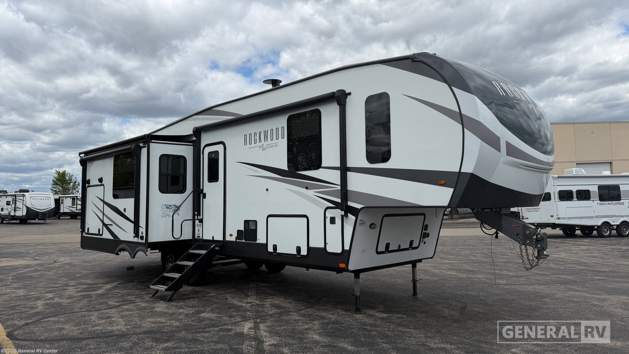 Used 2023  Forest River Rockwood Signature Ultra Lite 8288SB by Forest River from General RV Center in Huntley, IL
