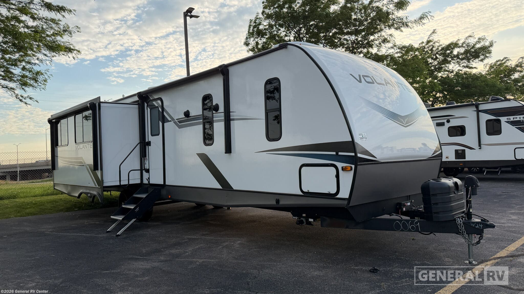 Used 2024  CrossRoads Volante 34RE by CrossRoads from General RV Center in Huntley, IL