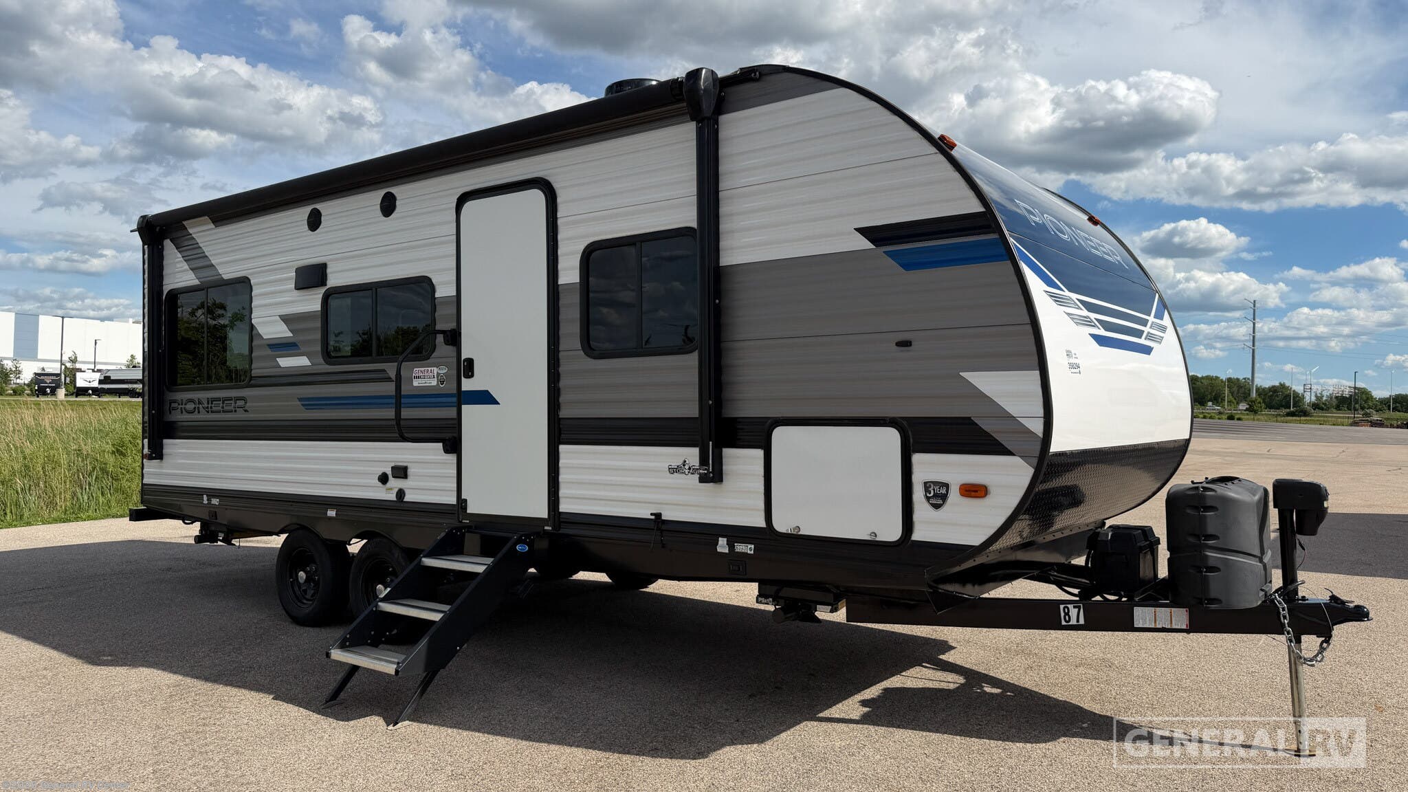 Used 2022  Heartland Pioneer PI RD 210 by Heartland from General RV Center in Huntley, IL
