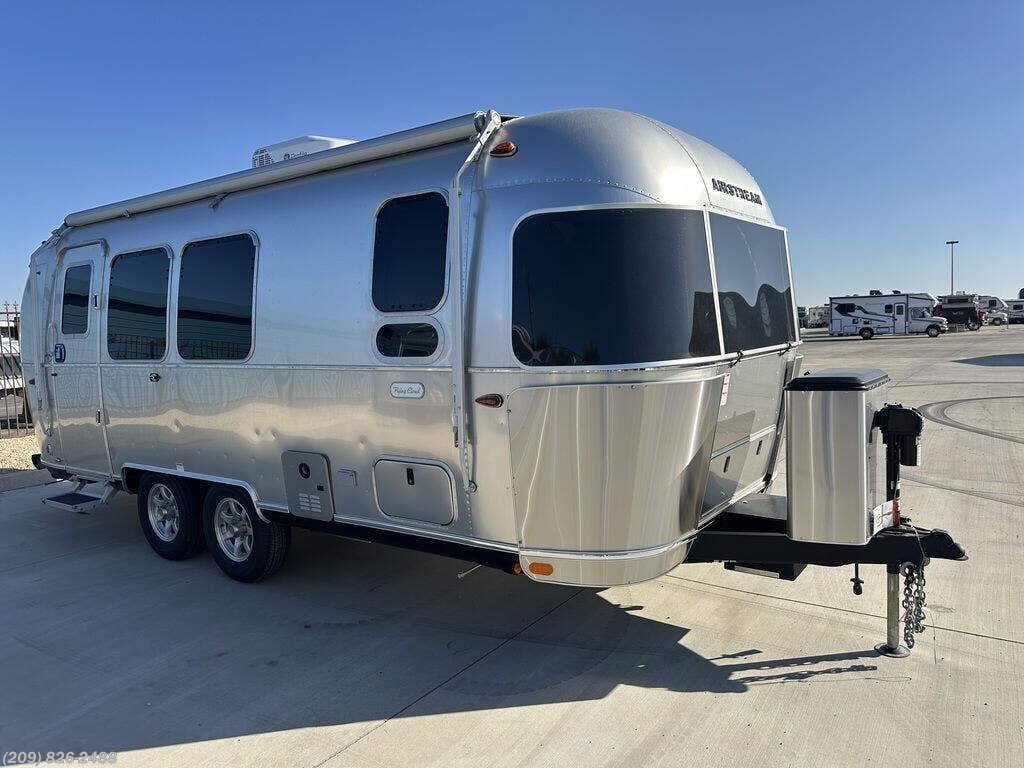 New 2025  Airstream  Flying Cloud® 23FBT by Airstream from Toscano RV in Los Banos, CA
